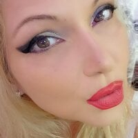 YOUR_MATURE_FANTASY webcam model