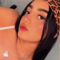 _saraa_x webcam model
