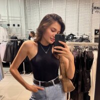 AinsleyHendryLive Webcam