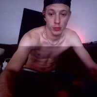 Hornytwink19999's Offline Chat Room