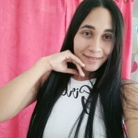 Thalia_25's Offline Chat Room