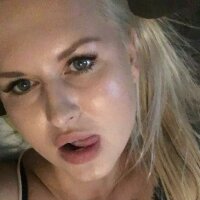Lina_cum