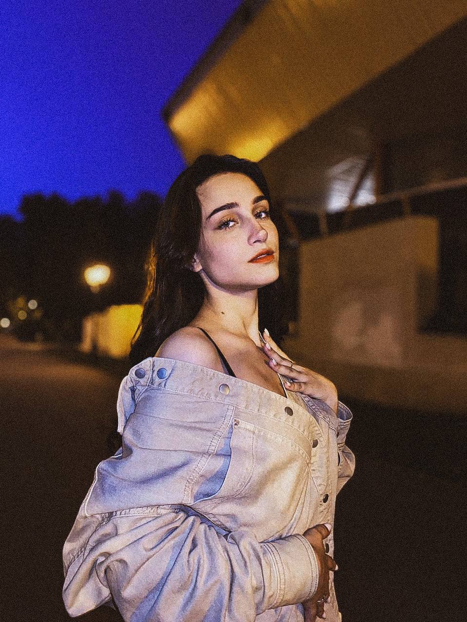 Modèle de Webcam AlicePiercce : Show porno gratuit en | Stripchat