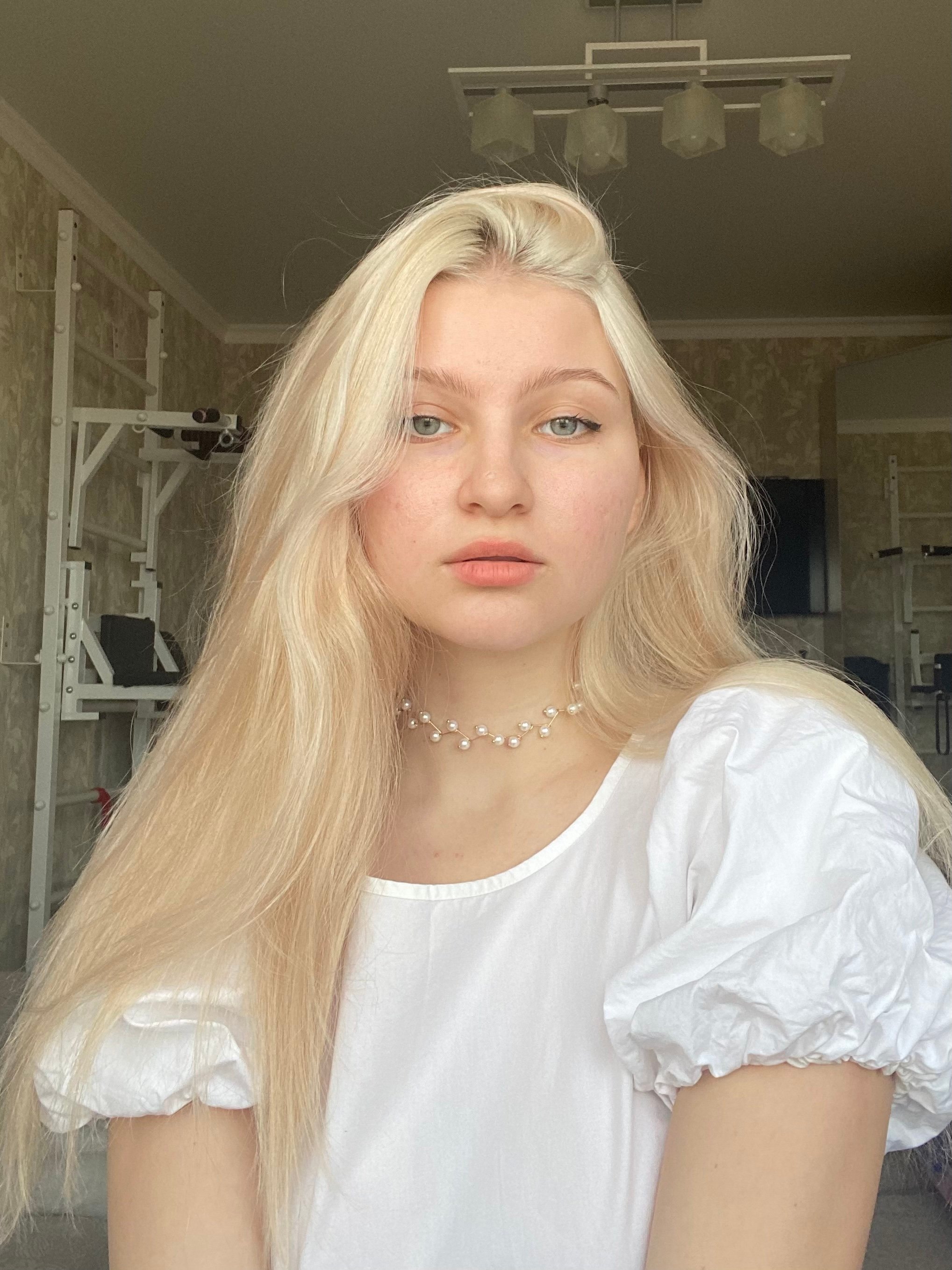lerinrose-webcam-model-profile-xhamsterlive