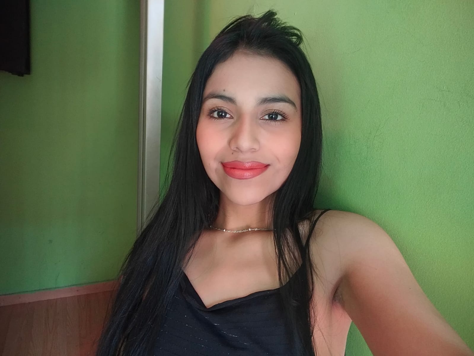 emma-collins23-webcam-model-profile-xhamsterlive
