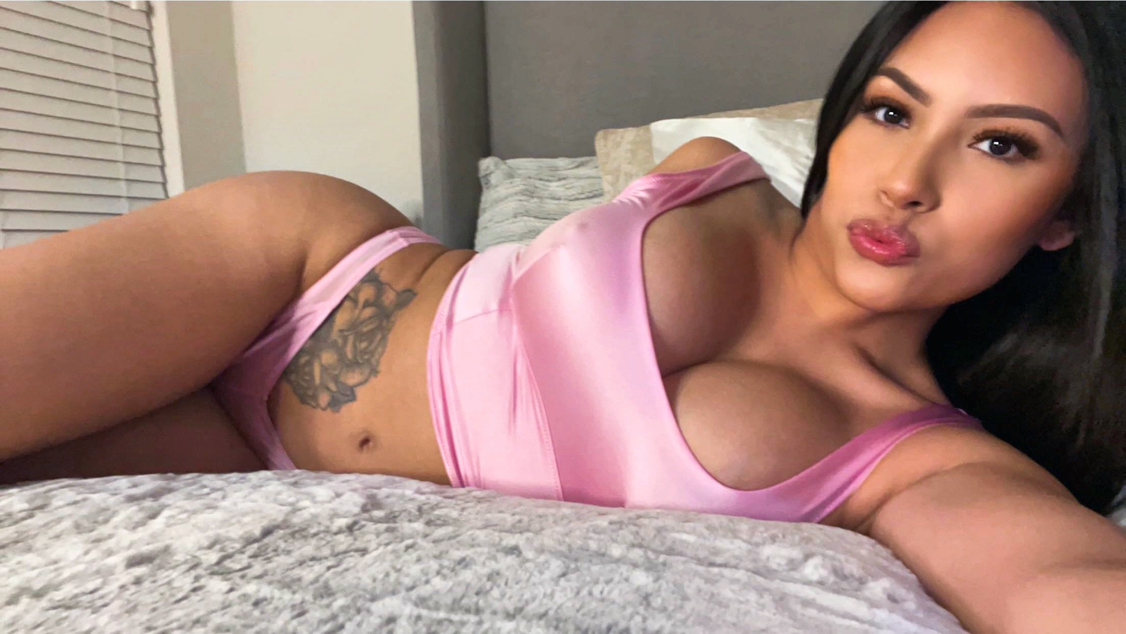 Shaarebaare Cam Model Profile | Stripchat