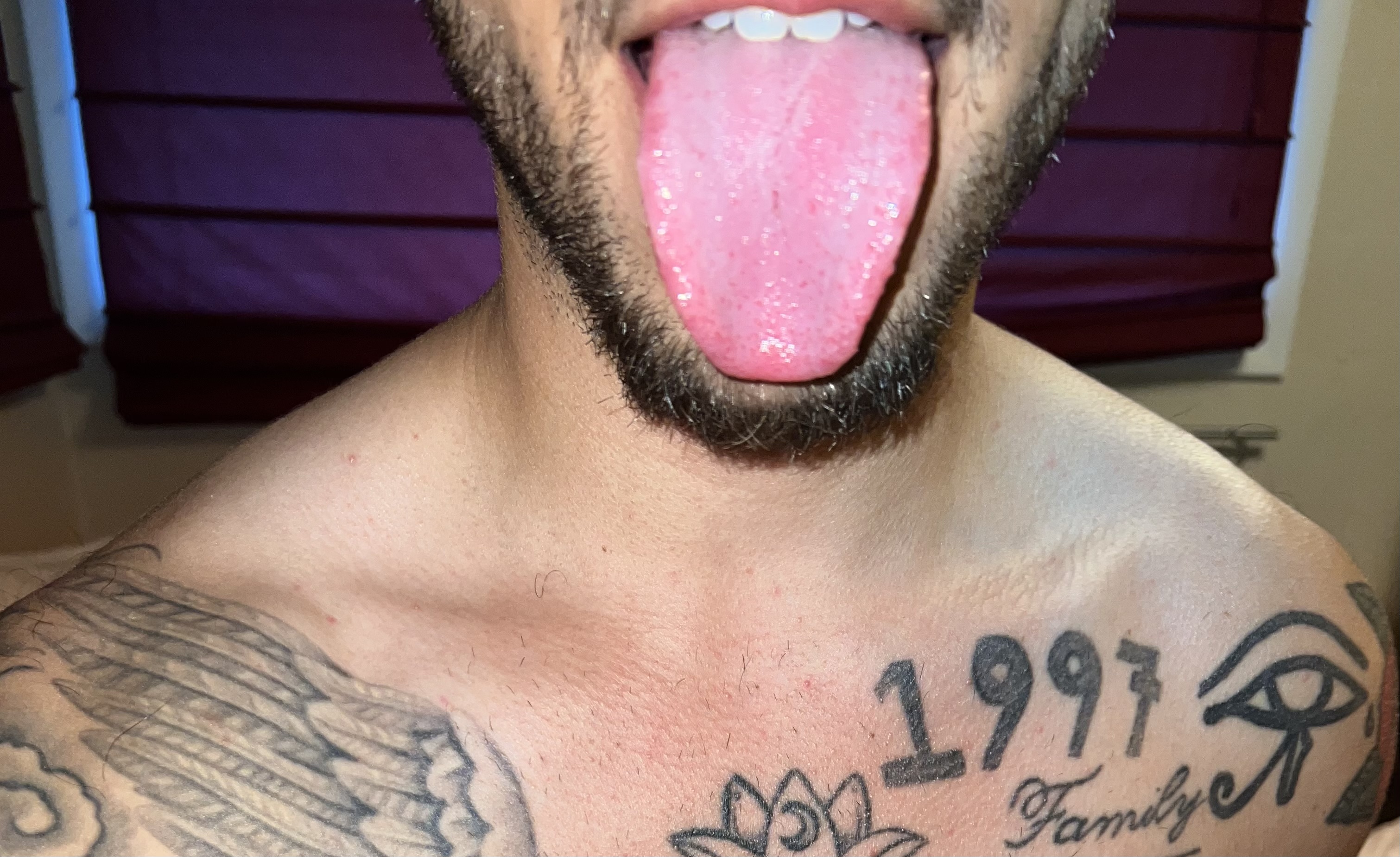ExConCinnabonn Cam Model Profile | Stripchat