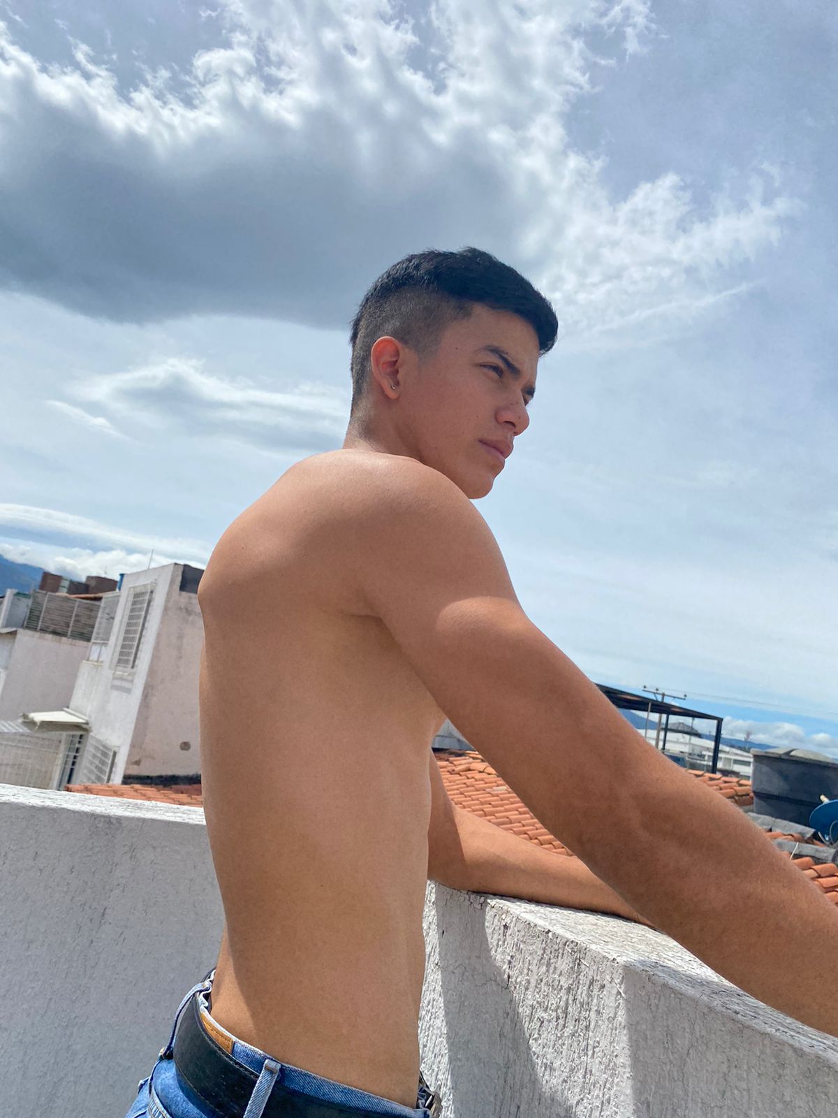 Noah_Millss_ Cam Model Profile | Stripchat