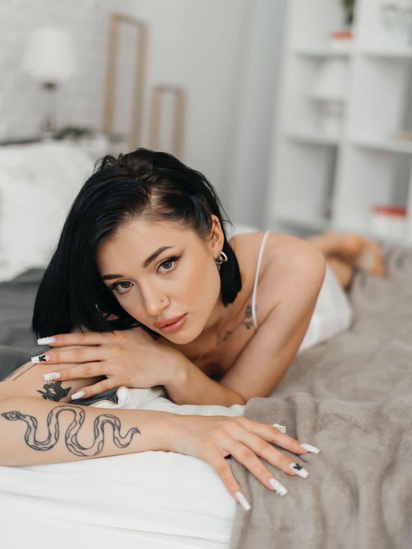 Perfil Modelo Webcam YourArina  Stripchat