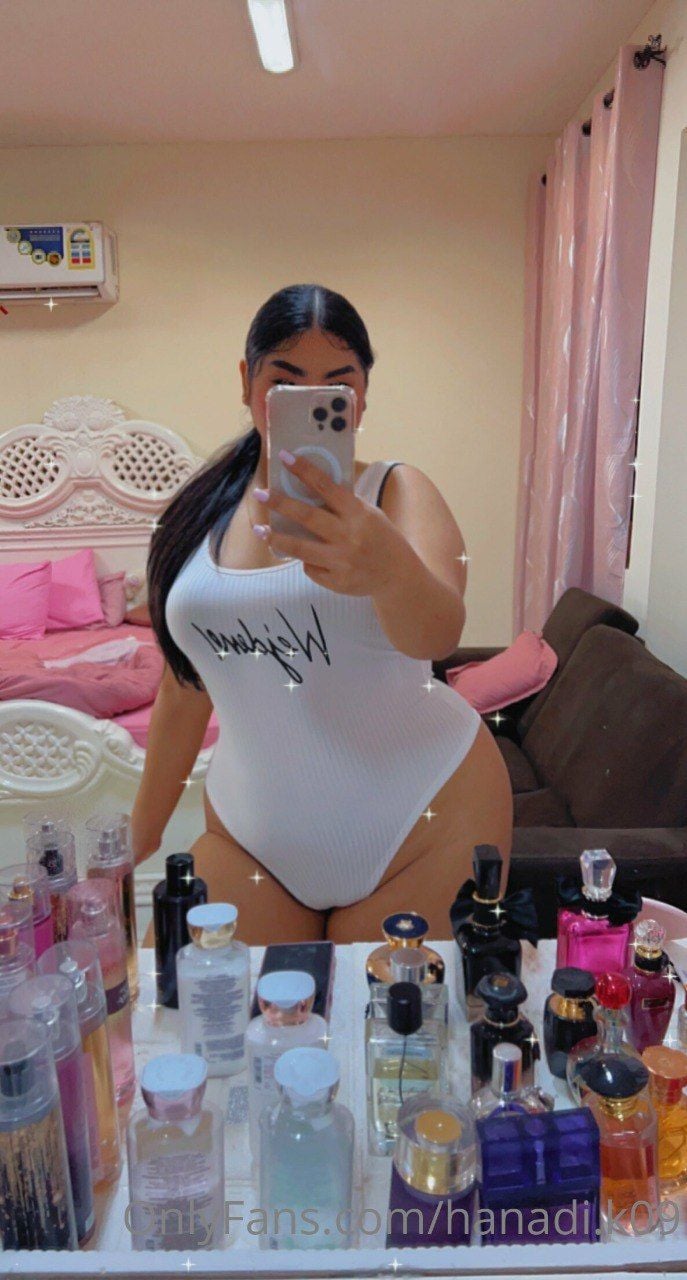 Qora odam oriq sargish ayolni sikadi