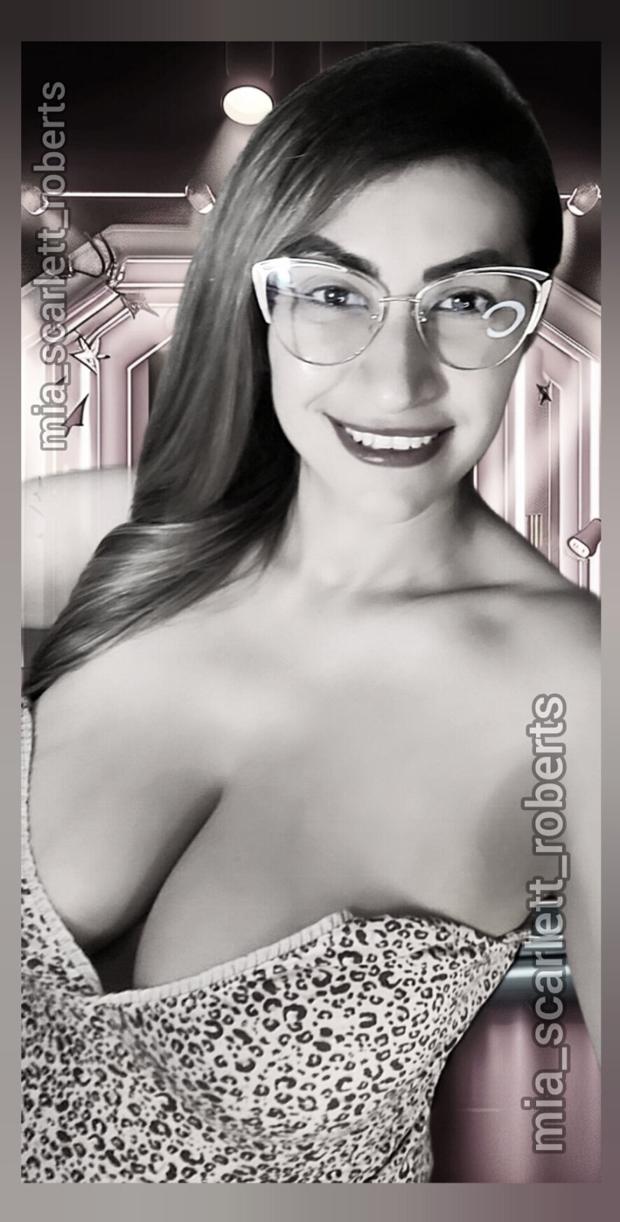 Mia_scarlett_roberts Cam Model Profile | Stripchat