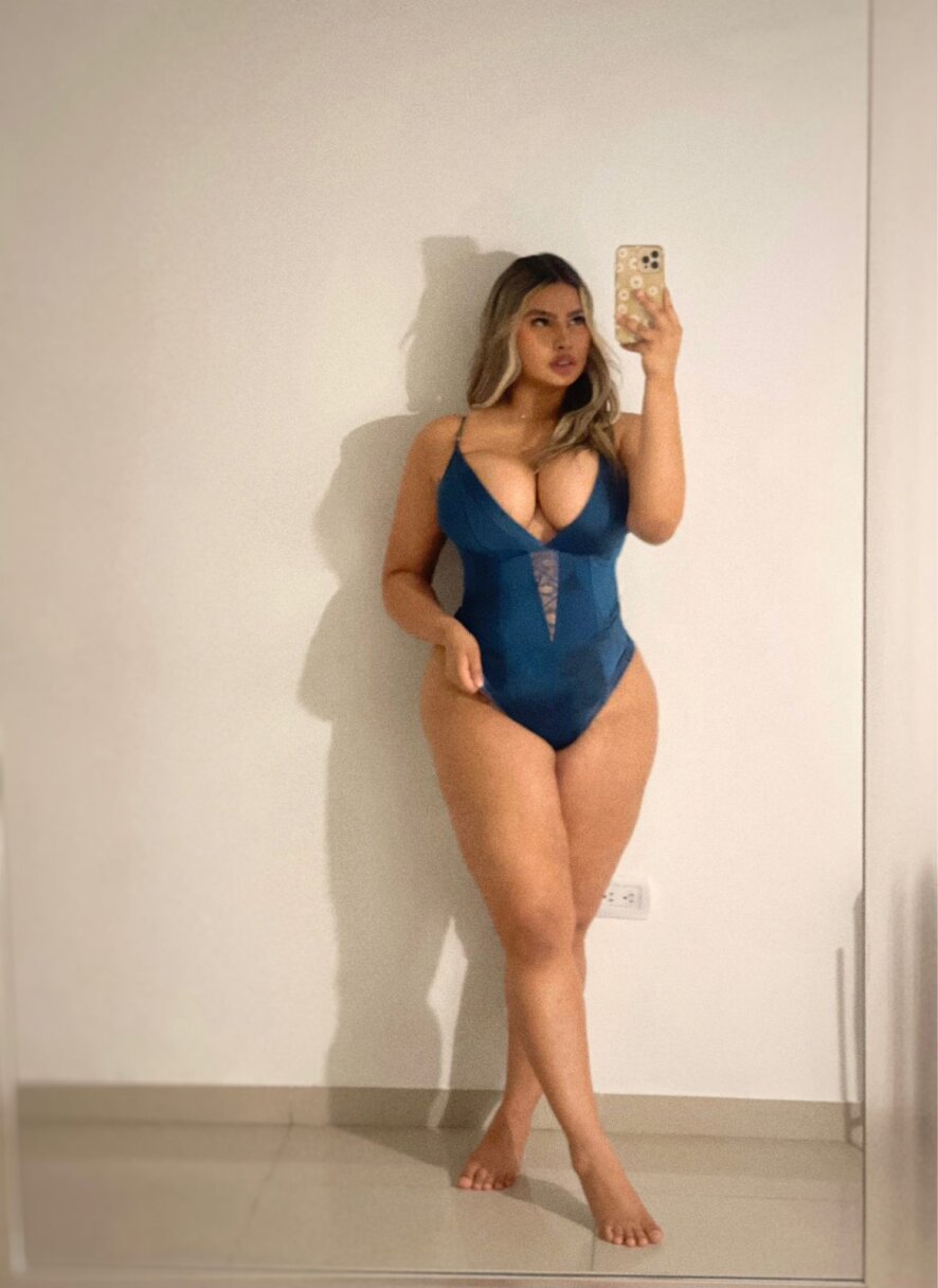 Carlota_peach Cam Model Profile | Stripchat
