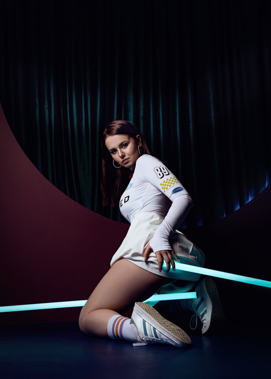 MilllkiWay's body artfully arranged