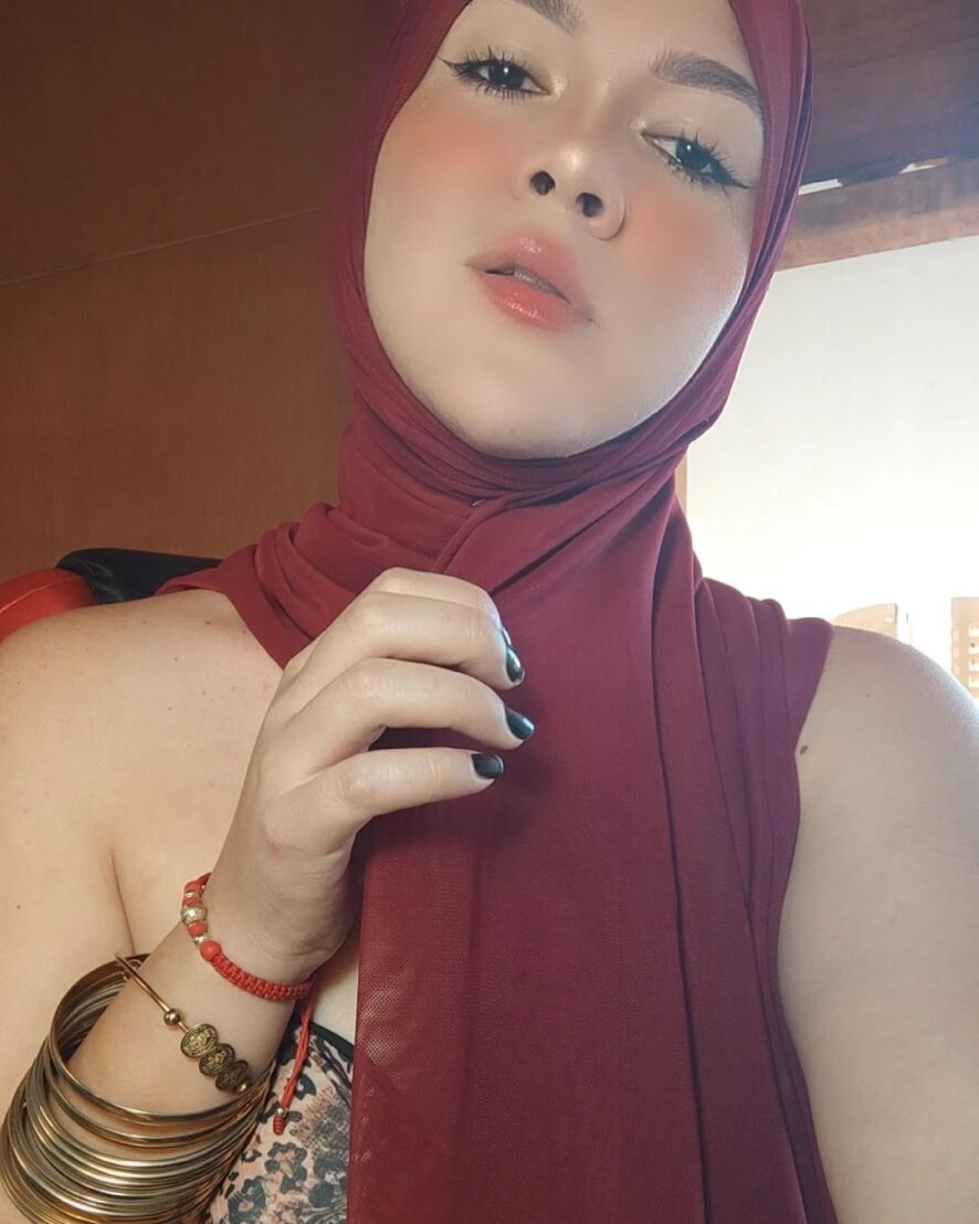 Romina_13 Cam Model Profile | Stripchat