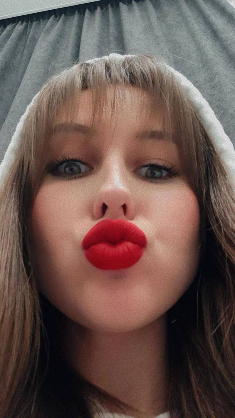 selenreats-webcam-model-profile-xhamsterlive