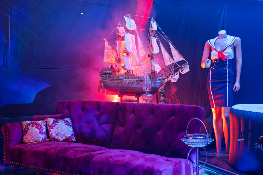 TheCrimsonLounge Cam Model Profile | Stripchat