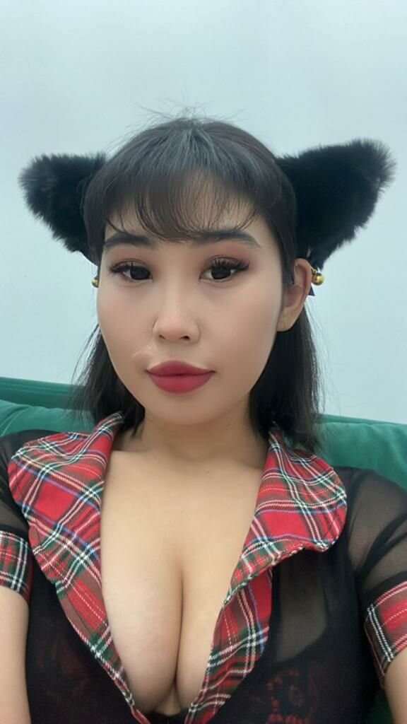 Jungso_ming Webcam Model Profile xHamsterLive