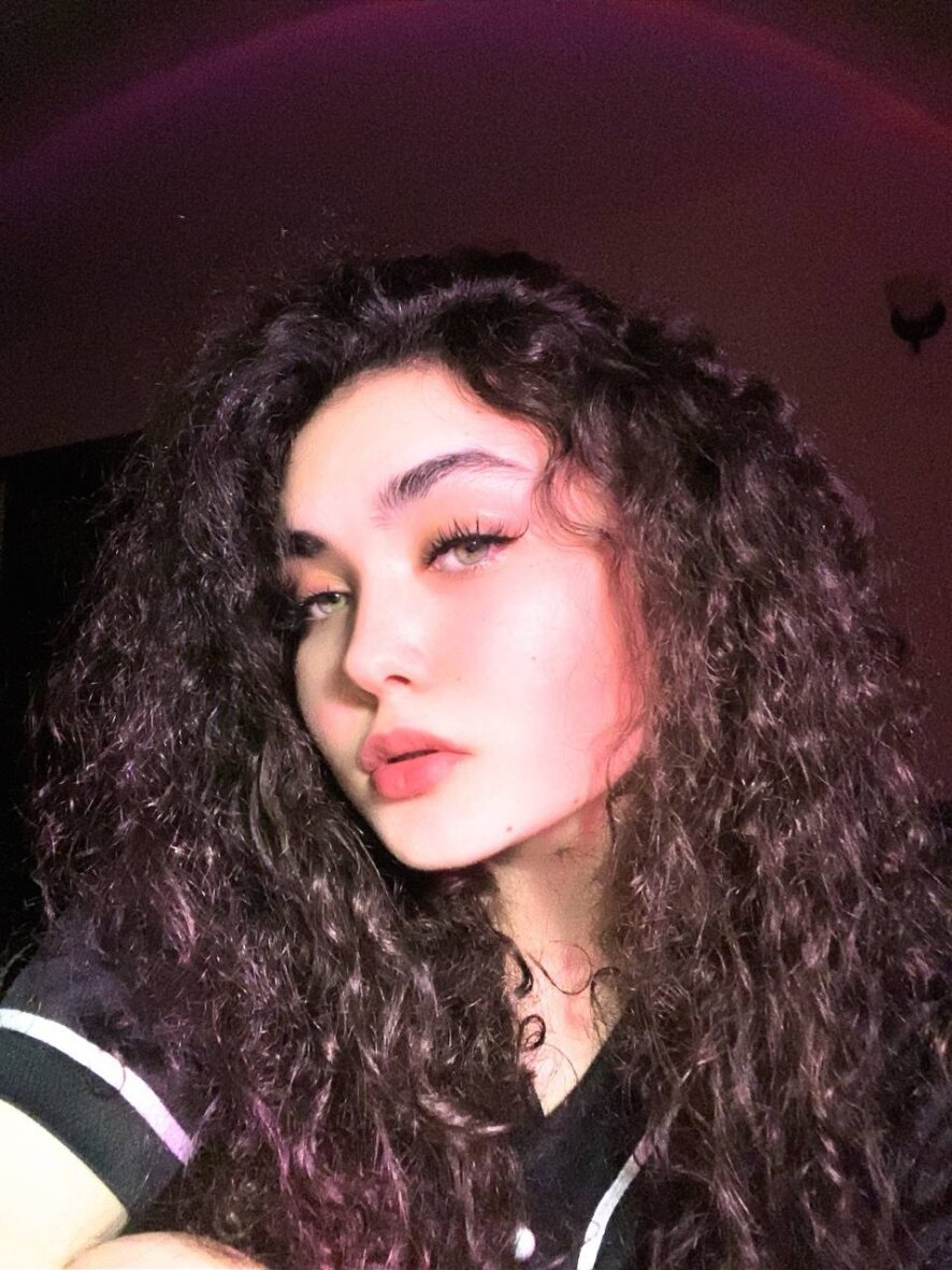 lucyerickson-webcam-model-profile-xhamsterlive