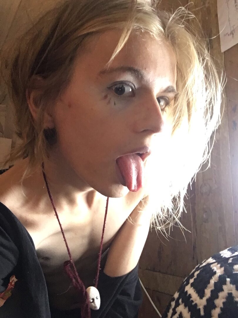 Alien_Bella Webcam Model Profile | xLiveSex