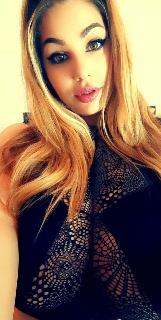 Домашние трансляции девушек. Emmamuller1 STRIPCHAT.
