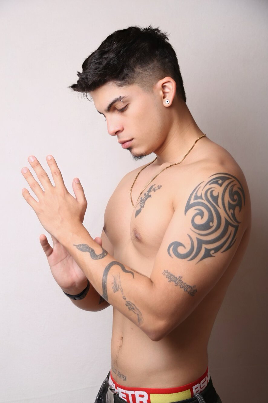 Charlie_hotx prepares for his show