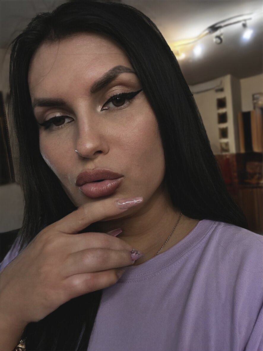 monica-elder-webcam-model-profile-xhamsterlive