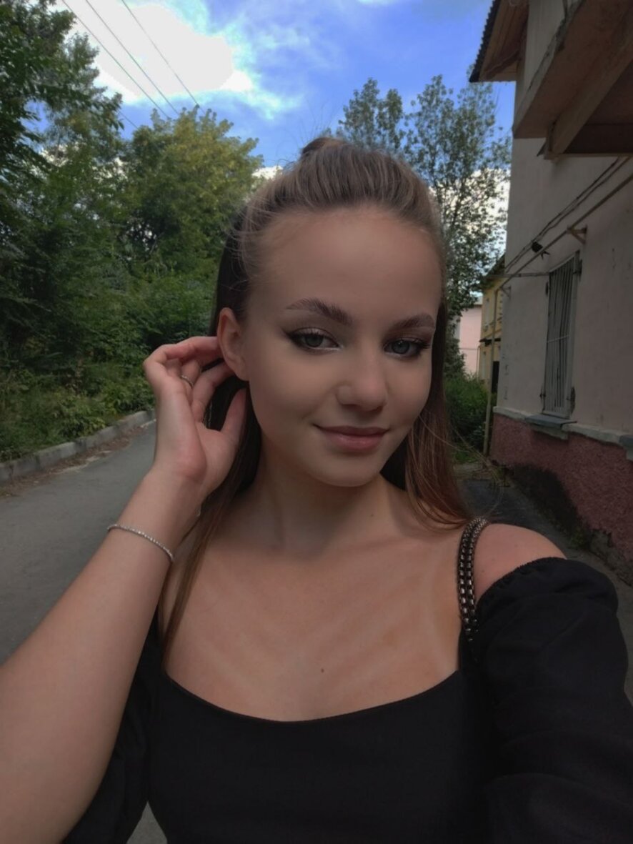 karenwilsonx-webcam-model-profile-xhamsterlive