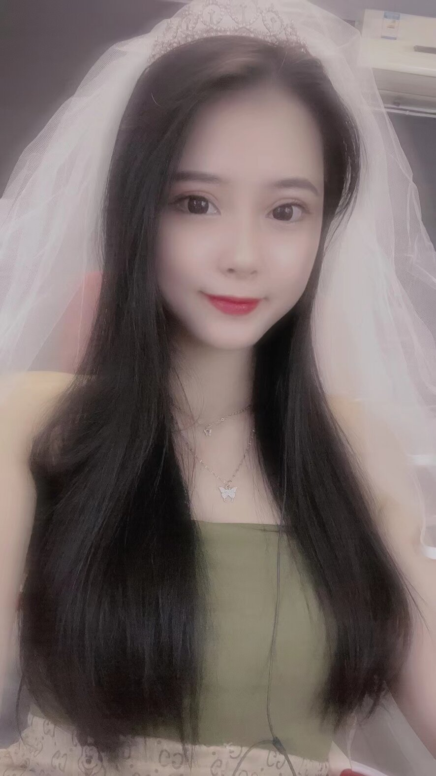大 家 好.我 叫 莉 莉 我 喜 欢 唱 歌 聊 天 玩 游 戏 很 开 心 在 这 里 遇 到 这 么 多... ❤.