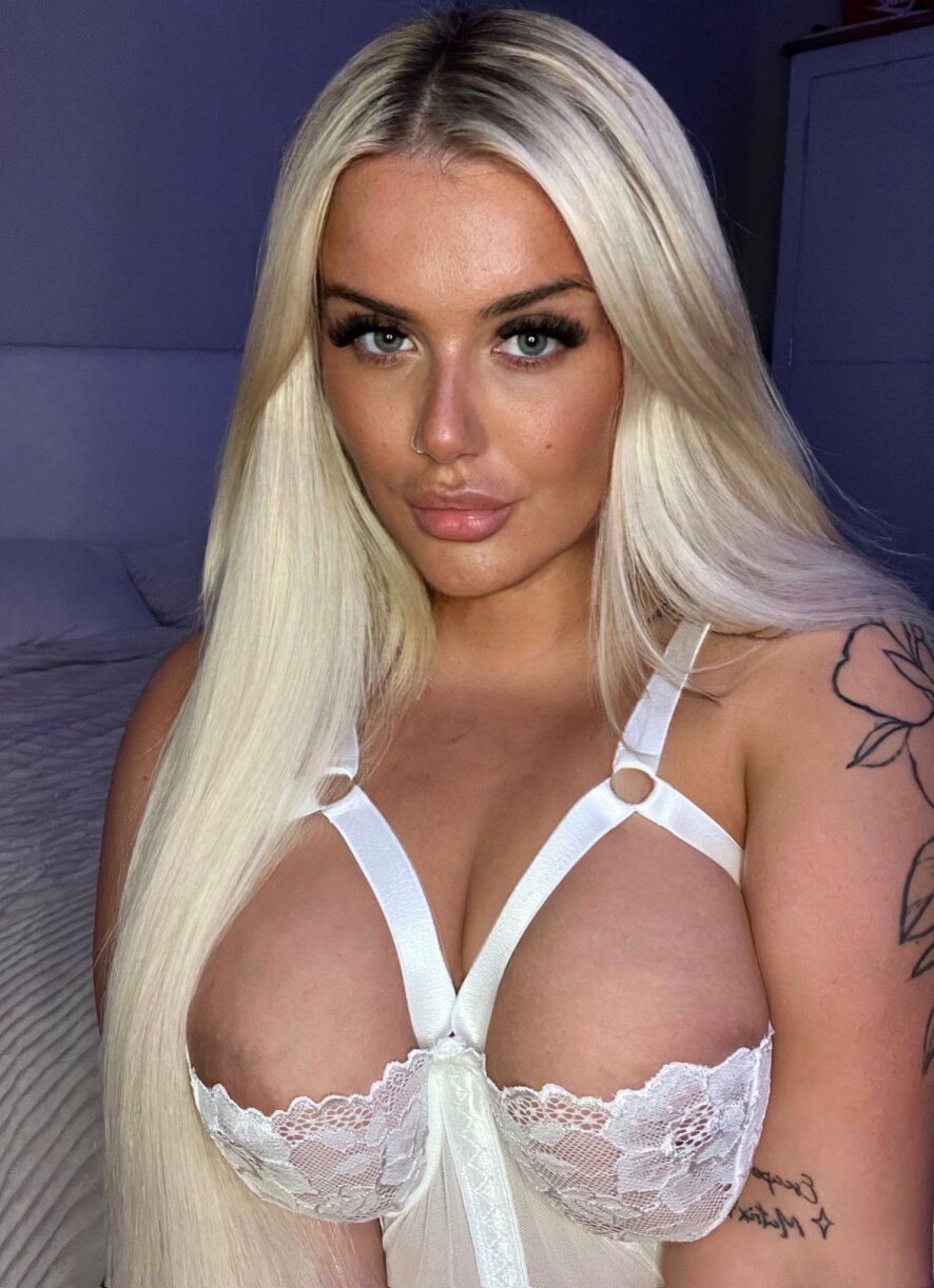 JosieBx Cam Model Profile | Stripchat