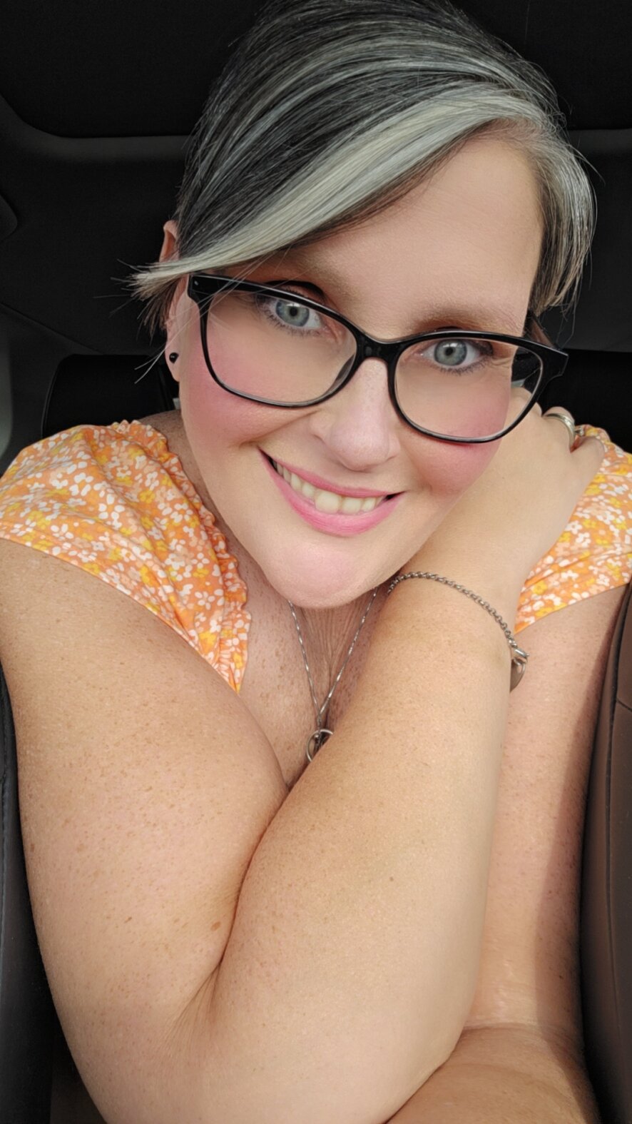 DEESPRETTIES Cam Model Profile | Stripchat