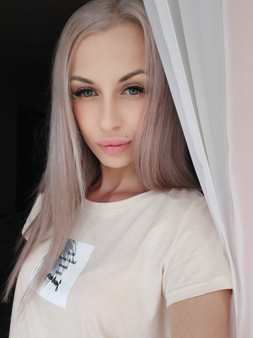 AnnKarter Cam Model Profile Stripchat