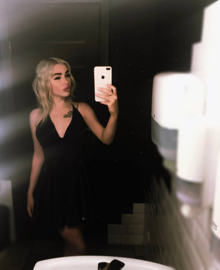 Mc-Olivia Cam Model Profile | Stripchat