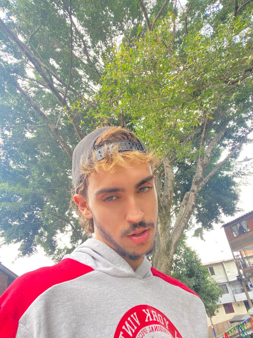 santino-roxx-webcam-model-profile-xhamsterlive