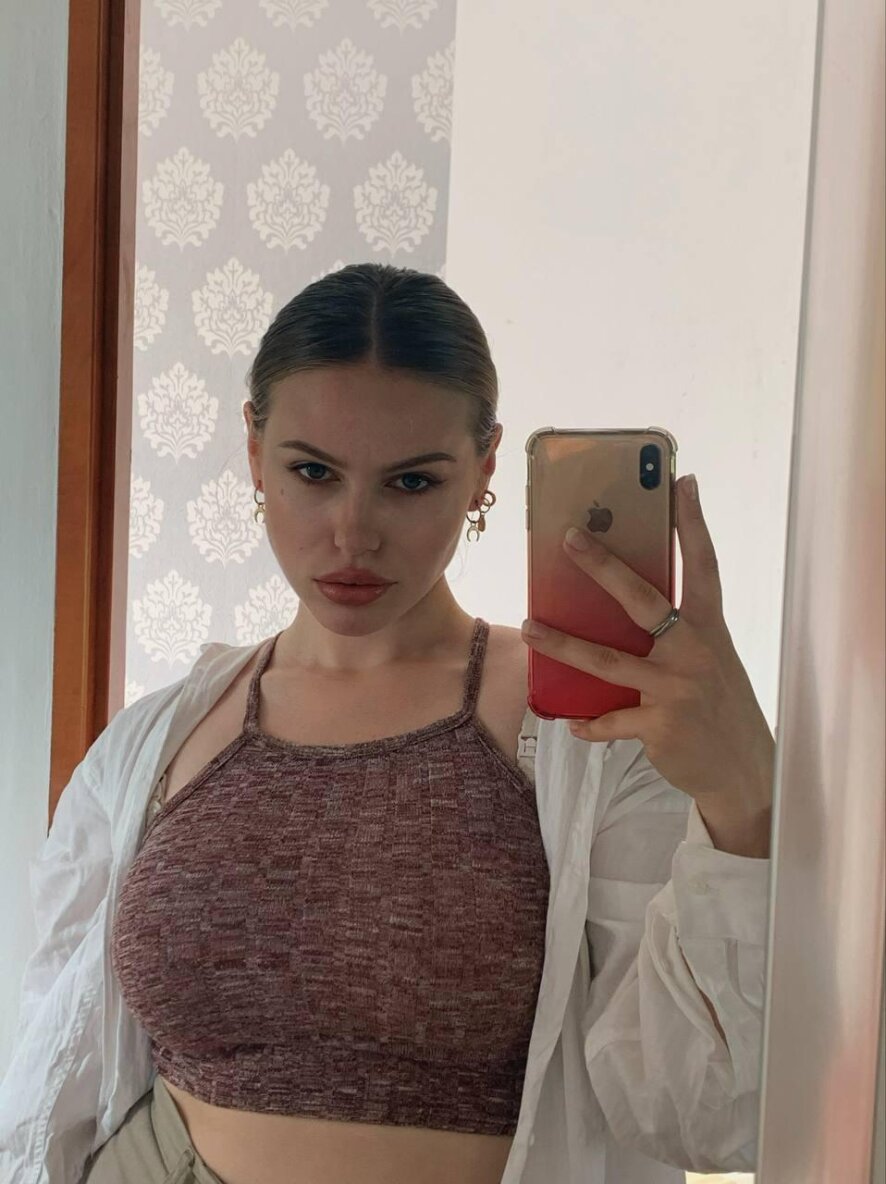 Megan_banks Webcam Model Profile xHamsterLive