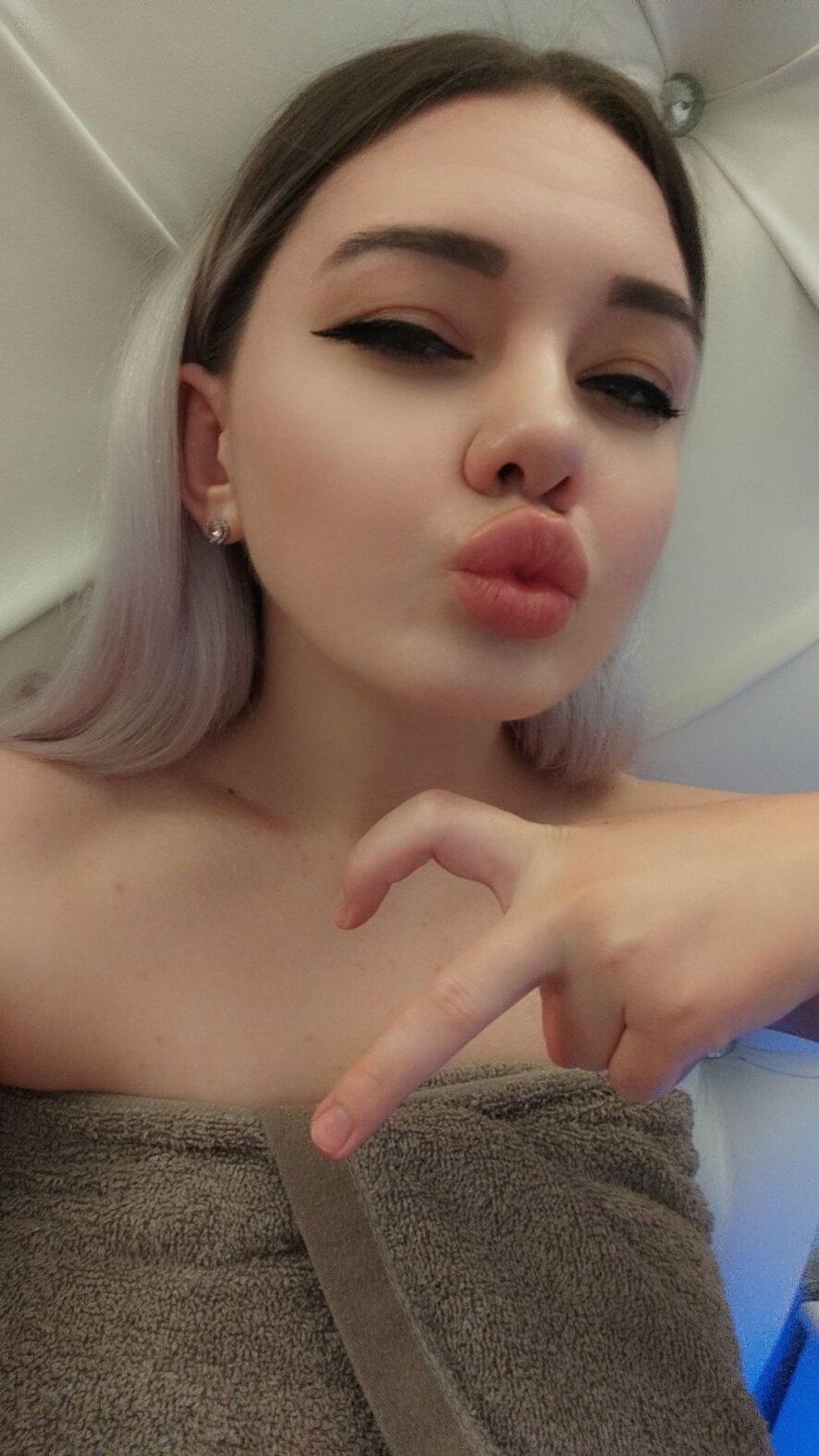 GraceLouren Webcam Model Profile | Stripchat Global