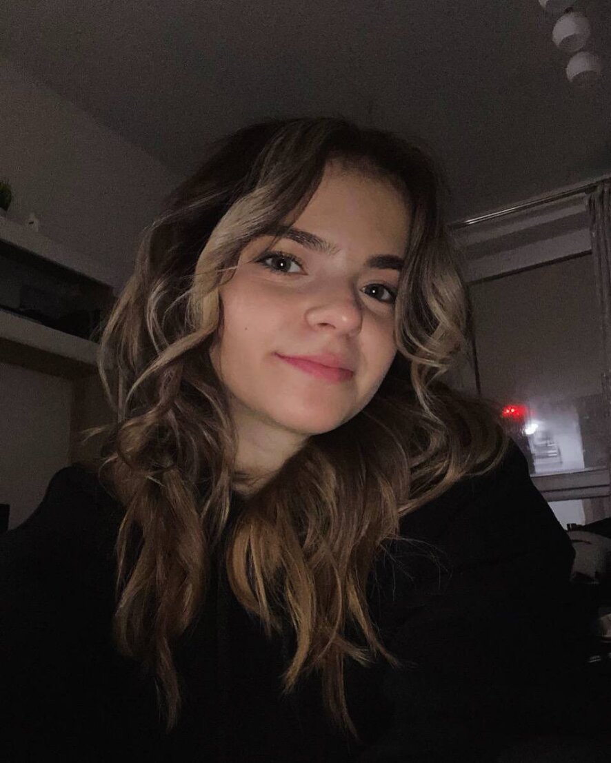 mensypona-webcam-model-profile-xhamsterlive