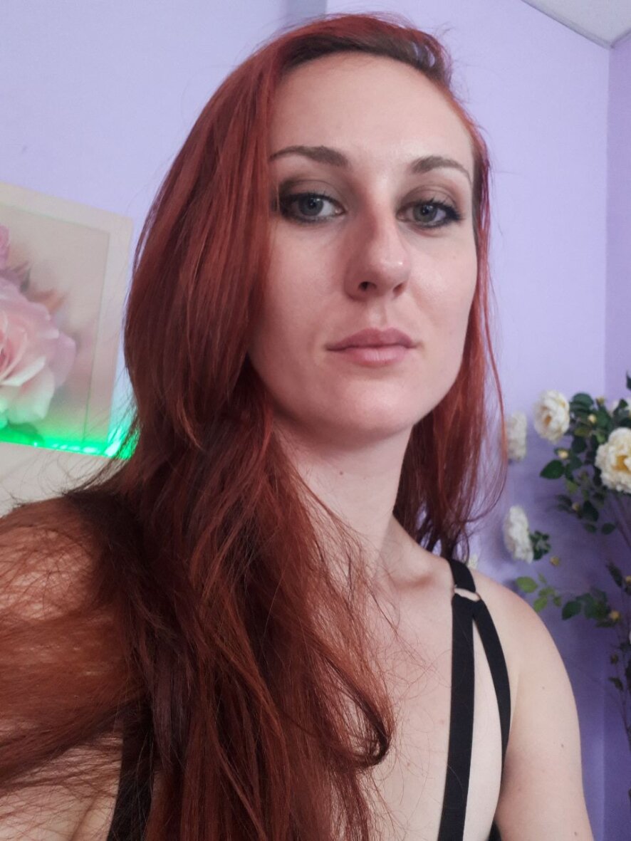 avvamach-webcam-model-profile-xhamsterlive