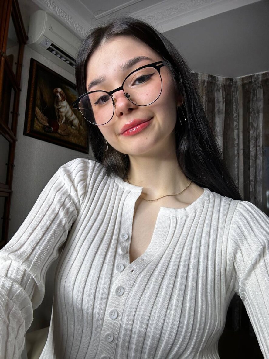 NellieHughes Cam Model Profile | Stripchat