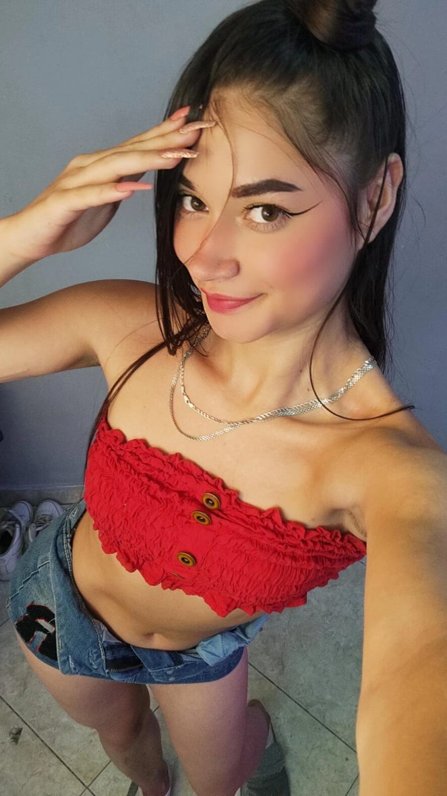 Cloebratz cam model profile stripchat