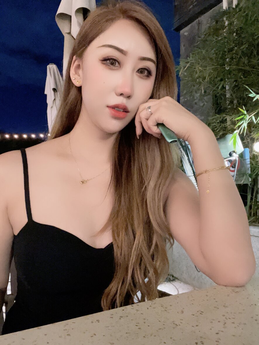 Alice-bay Webcam Model Profile xHamsterLive