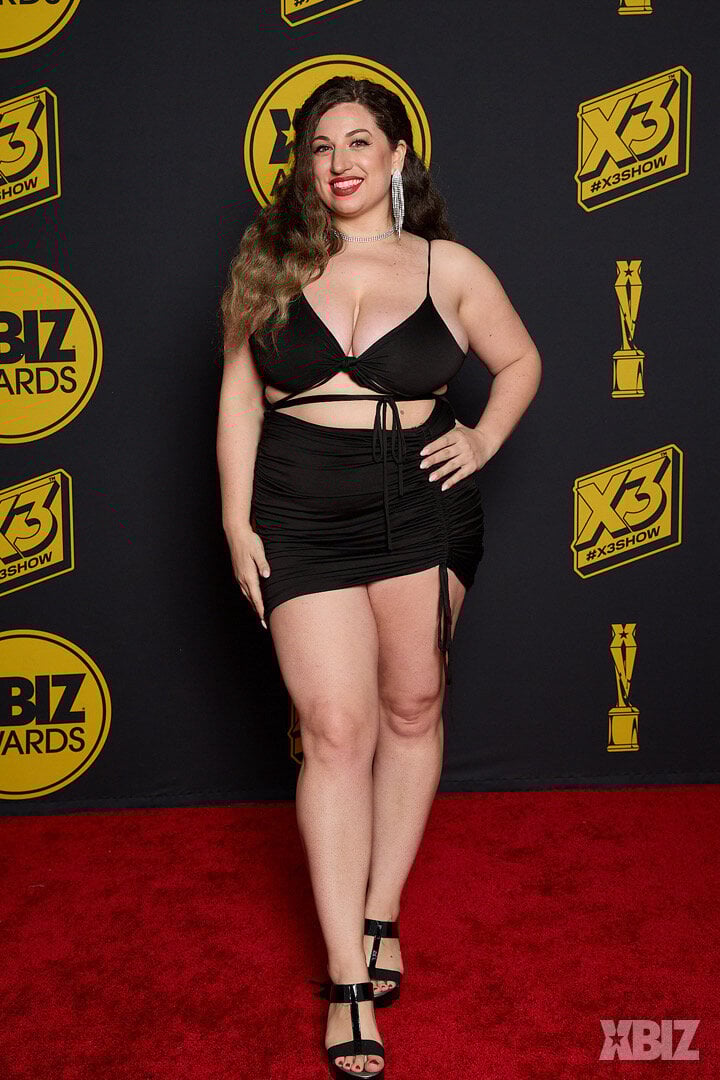 Miamellycious Cam Model Profile | Stripchat