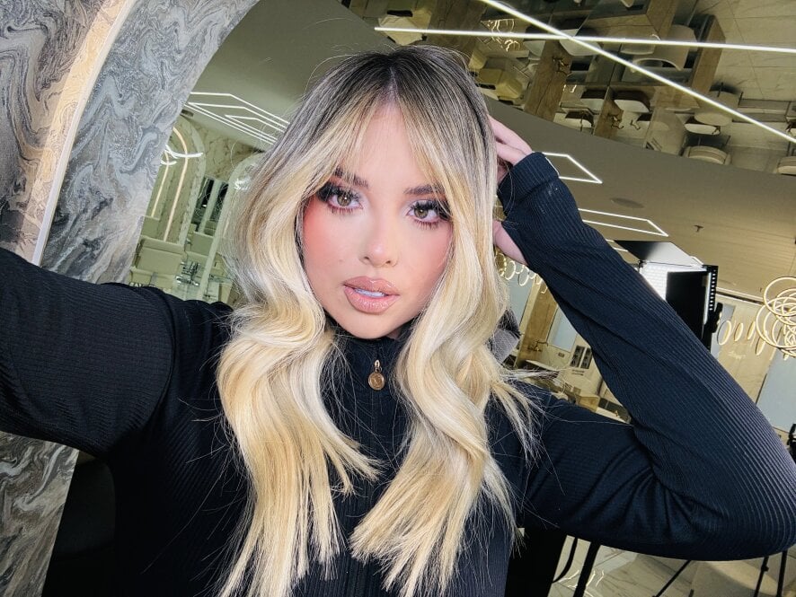 Alirawrz Cam Model Profile Stripchat