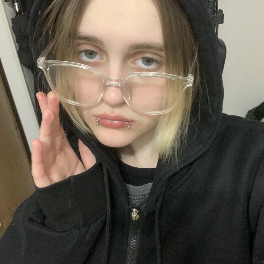 moirahill-webcam-model-profile-xhamsterlive