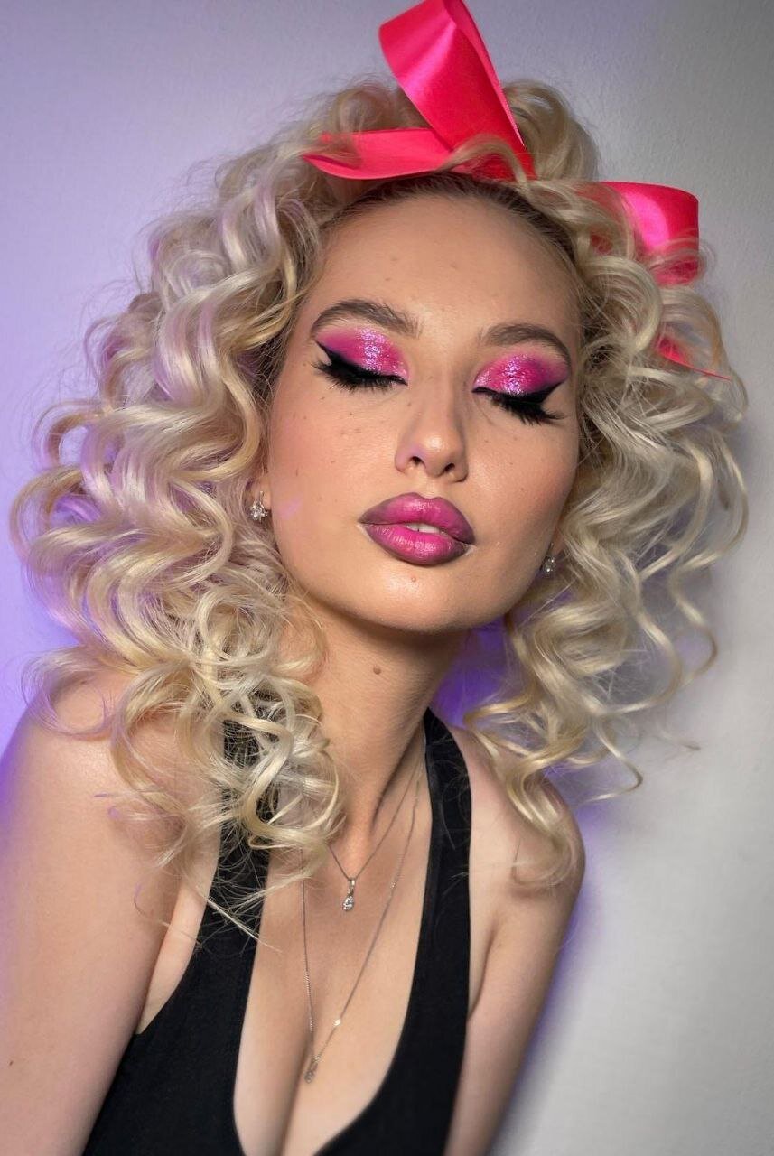 Elza_kom Webcam Model Profile | xHamsterLive