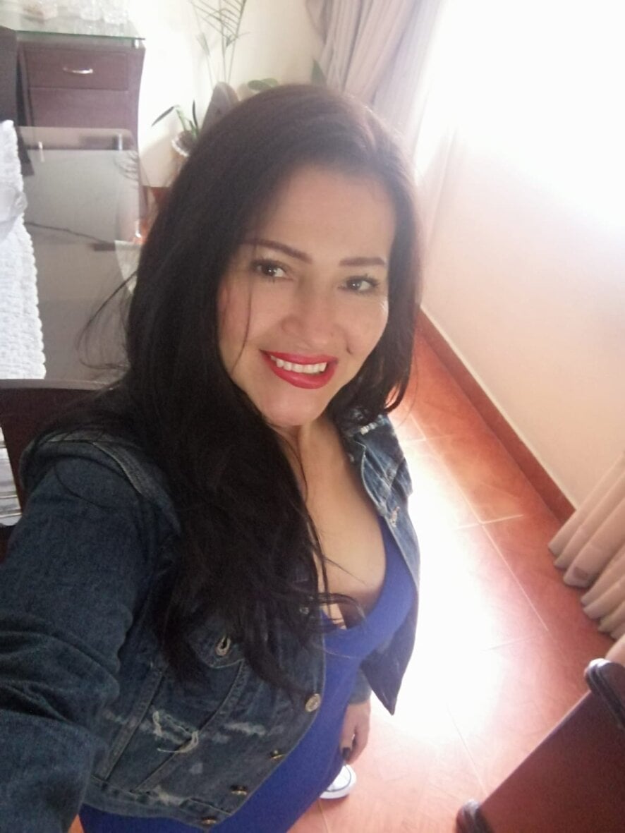 perfil-modelo-webcam-sarah-teiku-xhamsterlive
