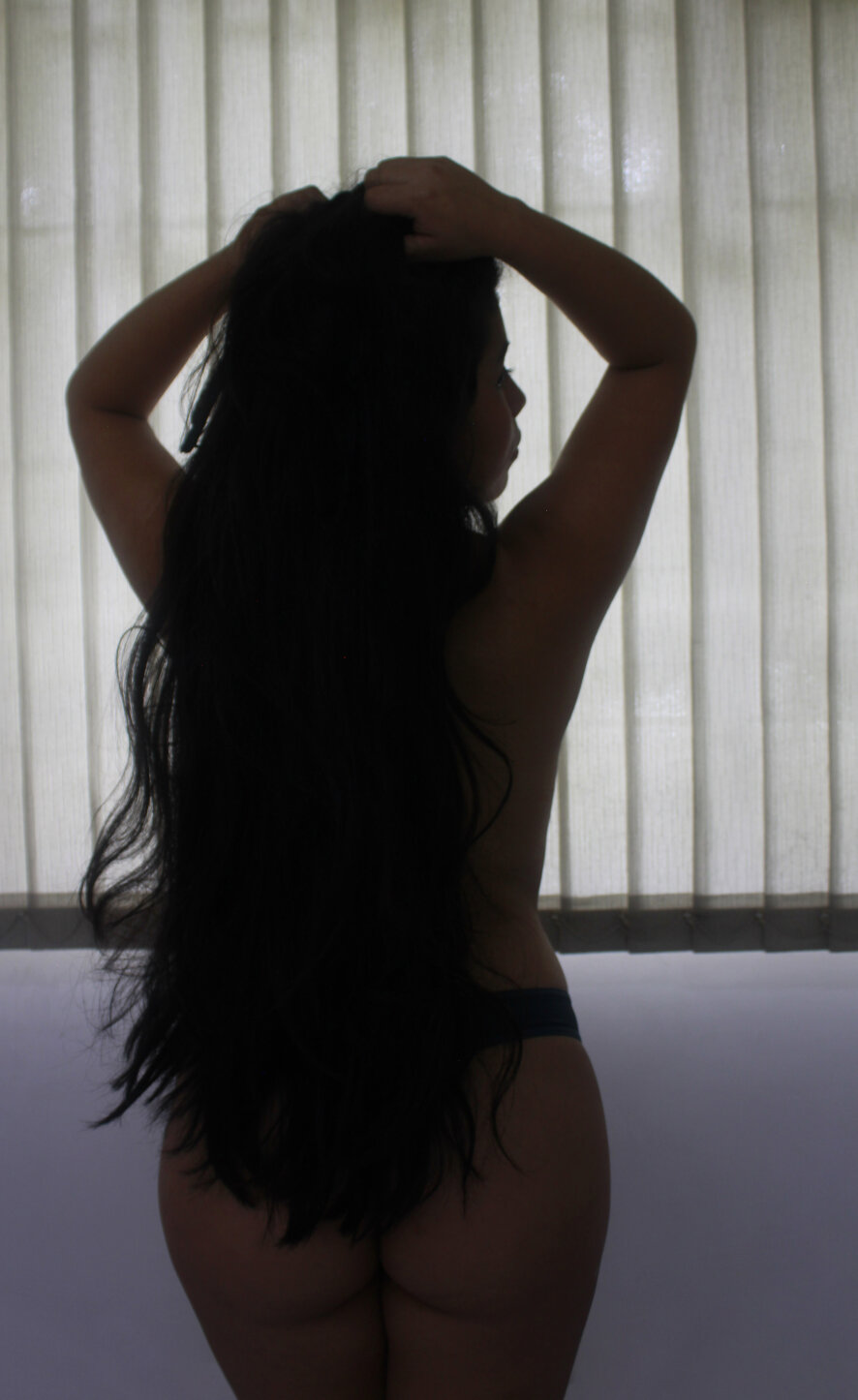 Moncerrat_luna Cam Model Profile | Stripchat