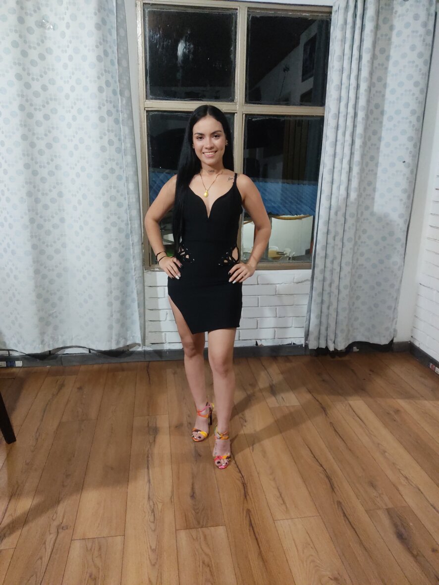Charlotterojas主播简介 | Stripchat