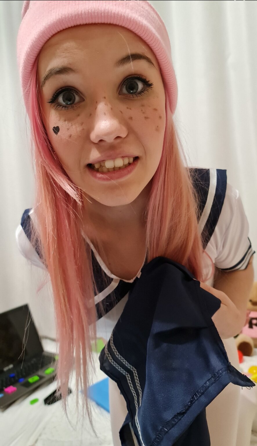 Shhho o cam model profile stripchat