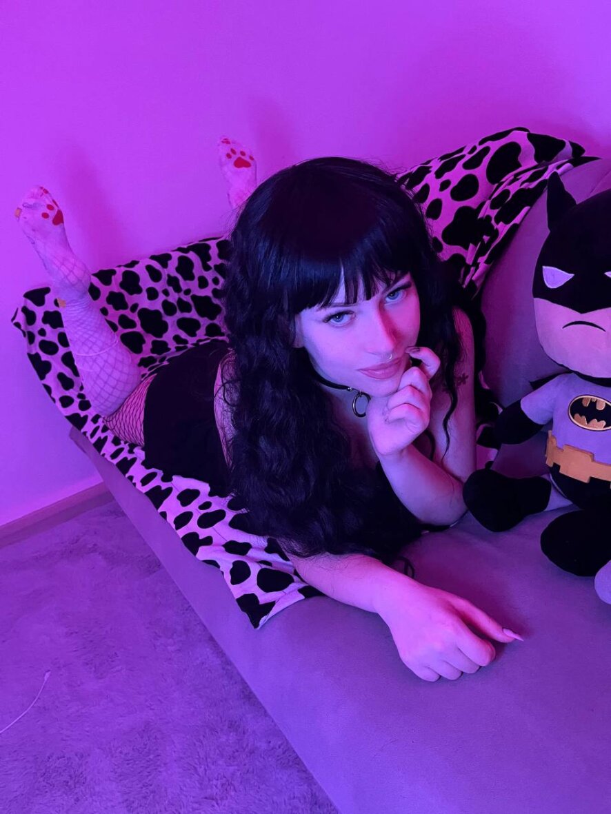 Дик кискаға жабысып қалды