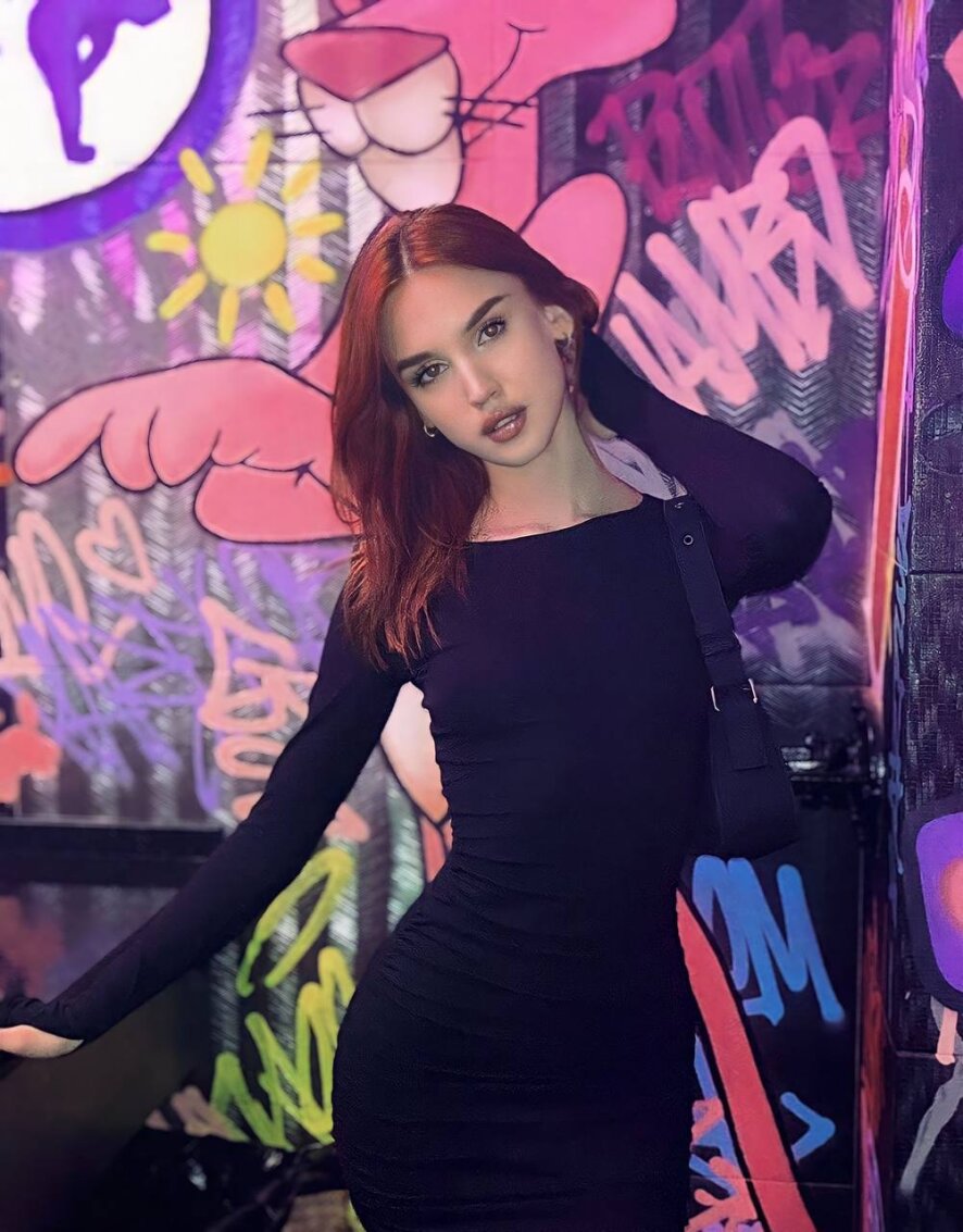 ginluv-cam-model-profile-stripchat